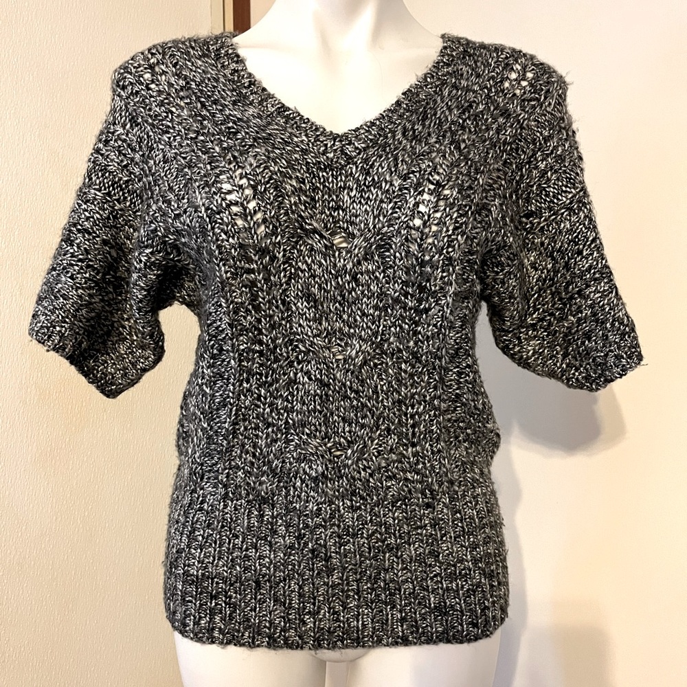 🔹3/$20 SALE White House Black Market XS cable knit Short Sleeve sweater